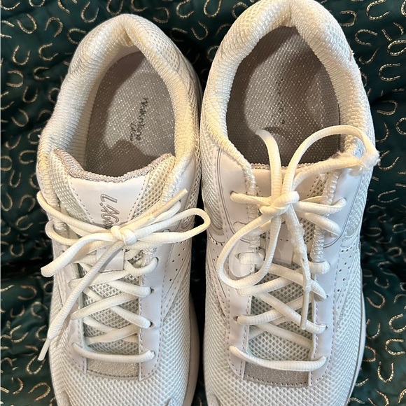 Women's White Walk-n-Tone Sneakers. 9.5 M - Picture 2 of 9